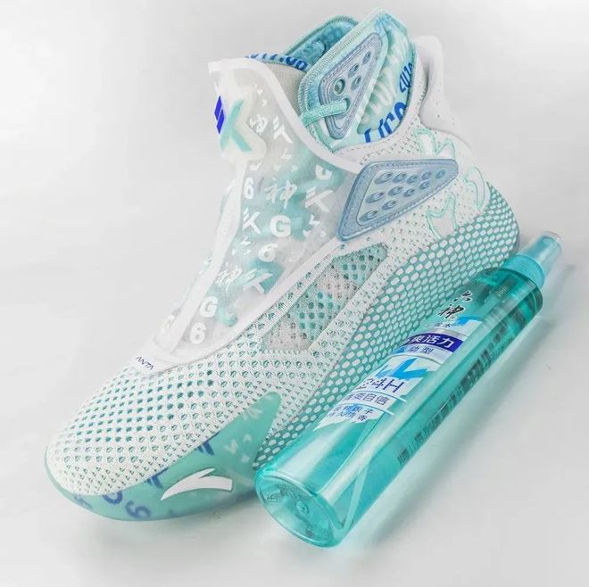 爷青回!六神换包装了?这设计真“考古”! 爷青回!六神换包装了?这设计真“考古”!